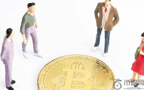 比特币价格创新高至11.18万美元：市场狂欢与潜在风险并存